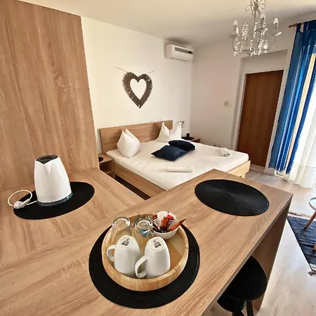 The Manzoni Family 3 * Punat